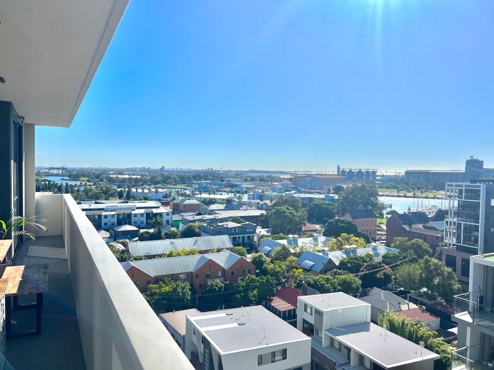 Harbour Towers, Newcastle's Elite Stays, Free Parking & Tram Access Apartment