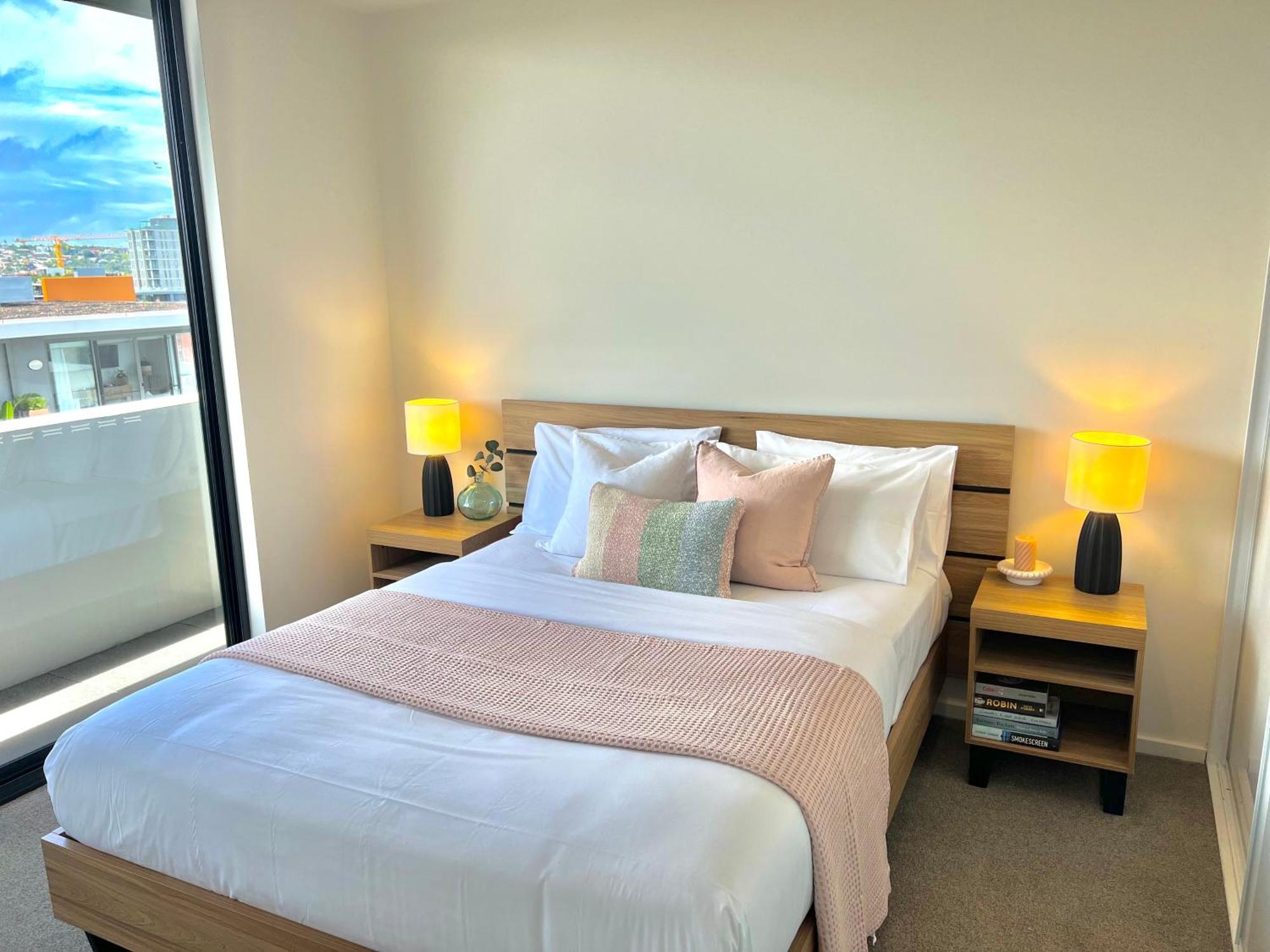 Apartment Harbour Towers, Newcastle's Elite Stays, Free Parking & Tram Access *