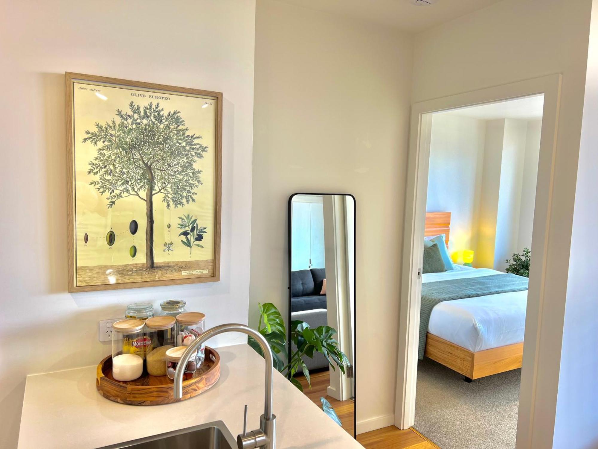 Harbour Towers, Newcastle's Elite Stays, Free Parking & Tram Access *