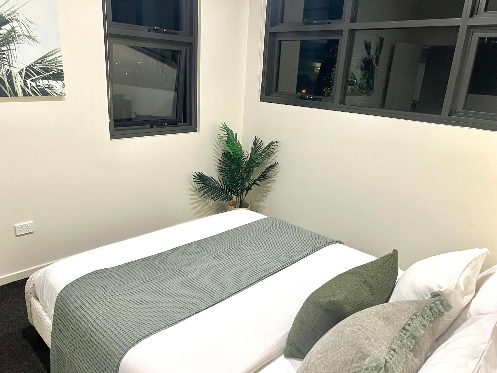 Apartment Harbour Towers, Newcastle's Elite Stays, Free Parking & Tram Access *