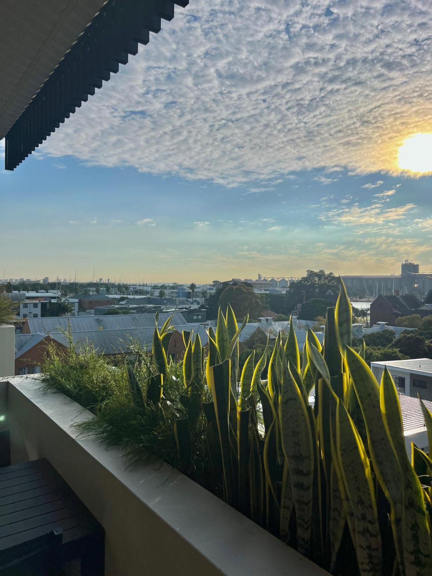 Apartment Harbour Towers, Newcastle's Elite Stays, Free Parking & Tram Access *