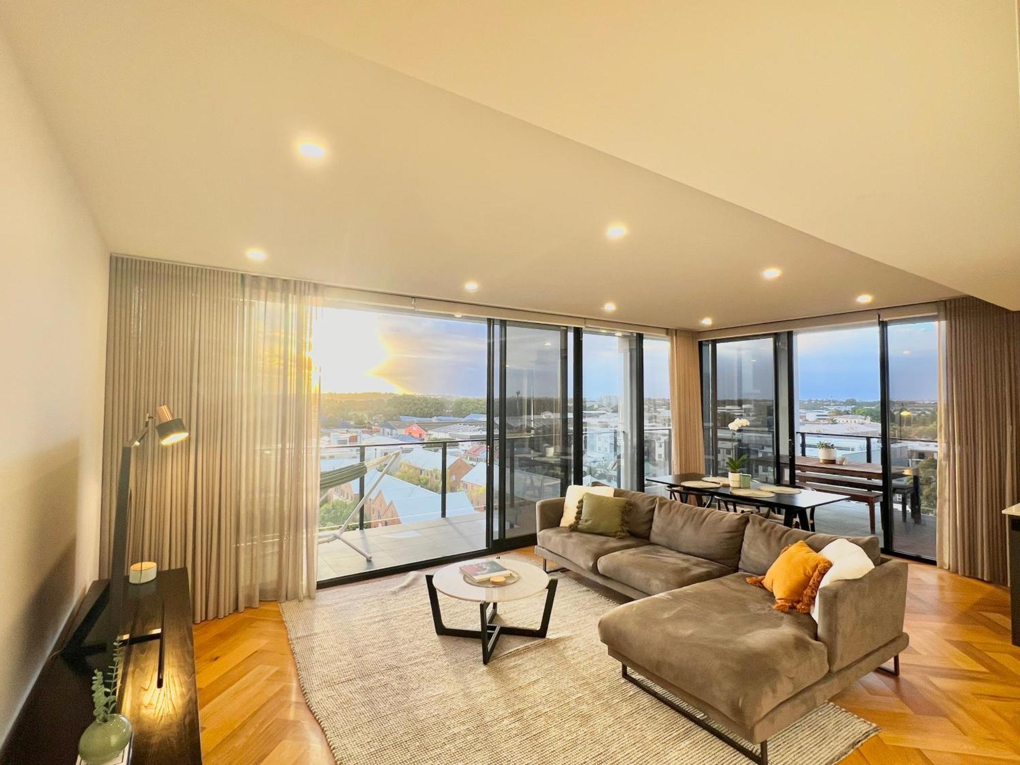 Harbour Towers, Newcastle's Elite Stays, Free Parking & Tram Access