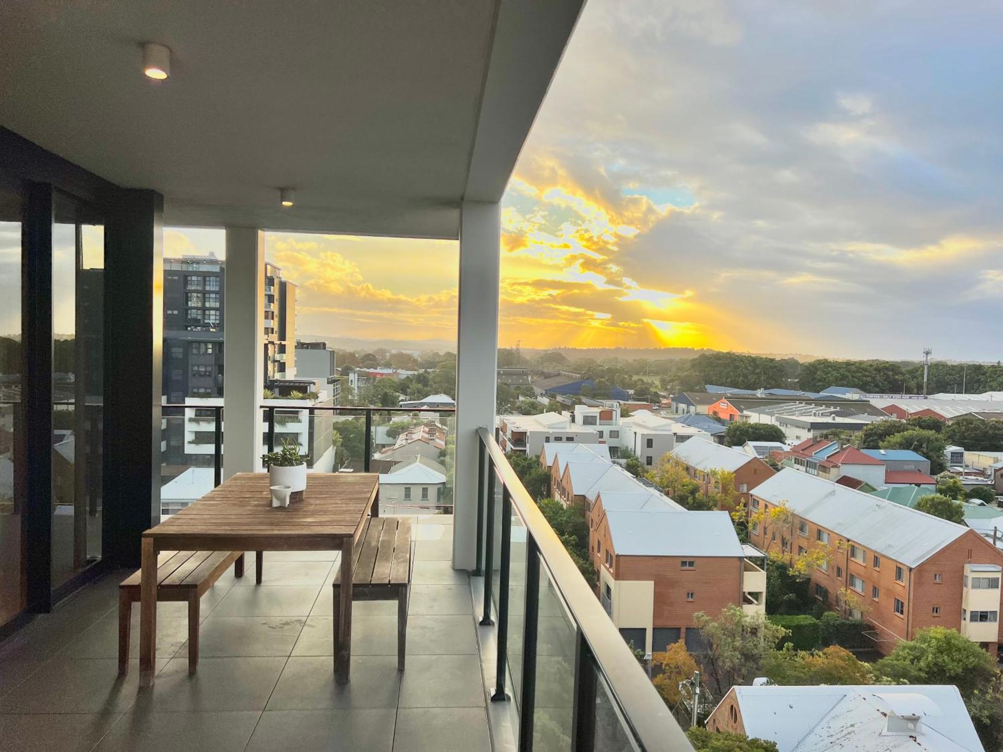 Harbour Towers, Newcastle's Elite Stays, Free Parking & Tram Access