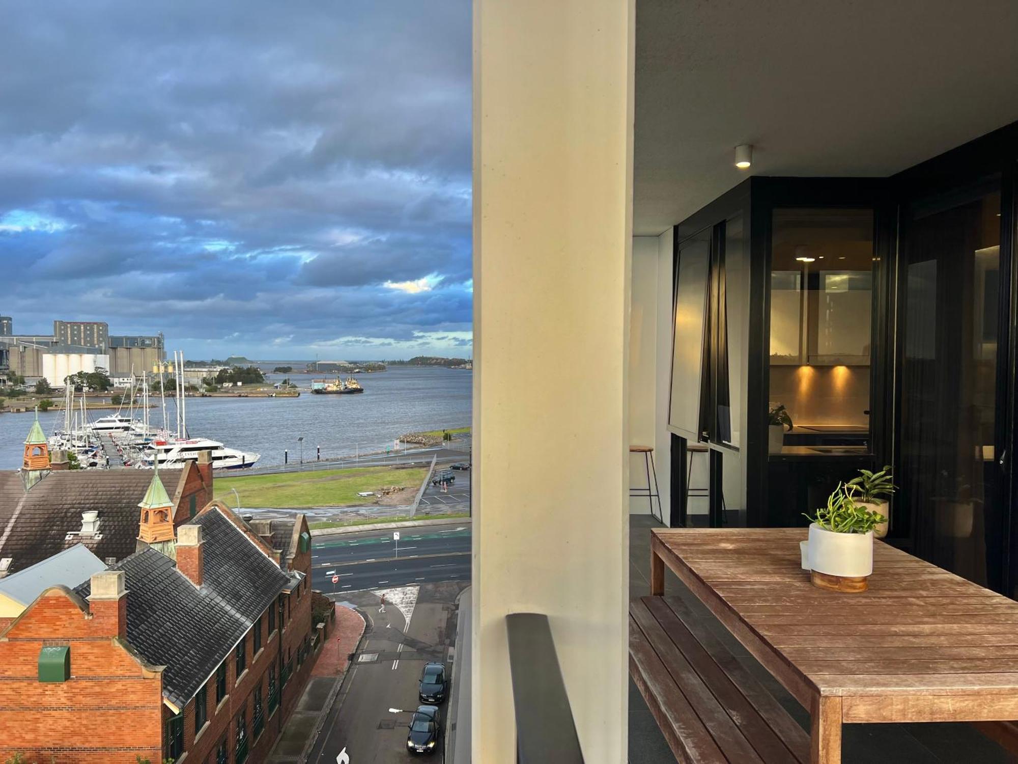 Harbour Towers, Newcastle's Elite Stays, Free Parking & Tram Access Apartment *