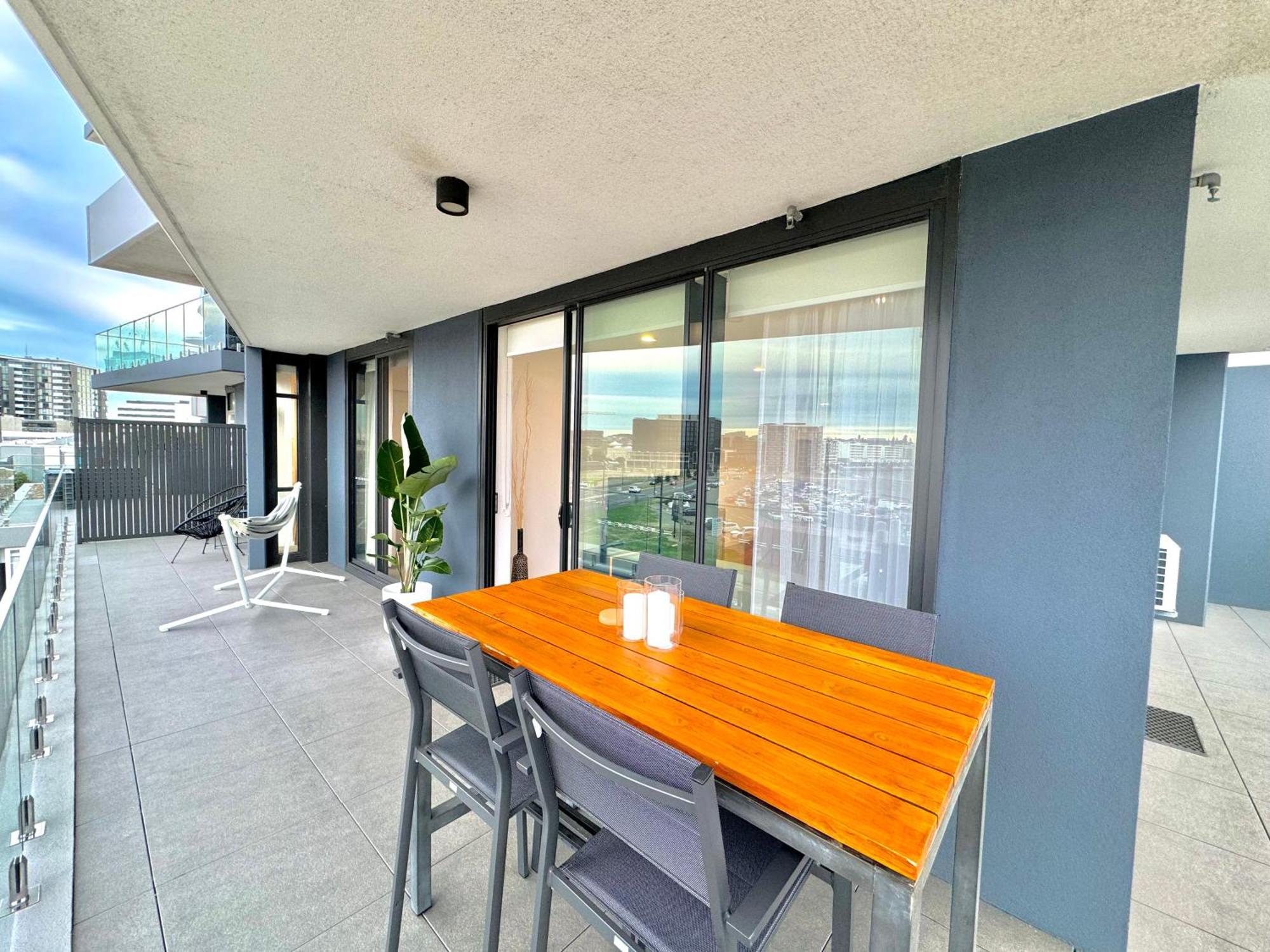 Apartment Harbour Towers, Newcastle's Elite Stays, Free Parking & Tram Access Newcastle