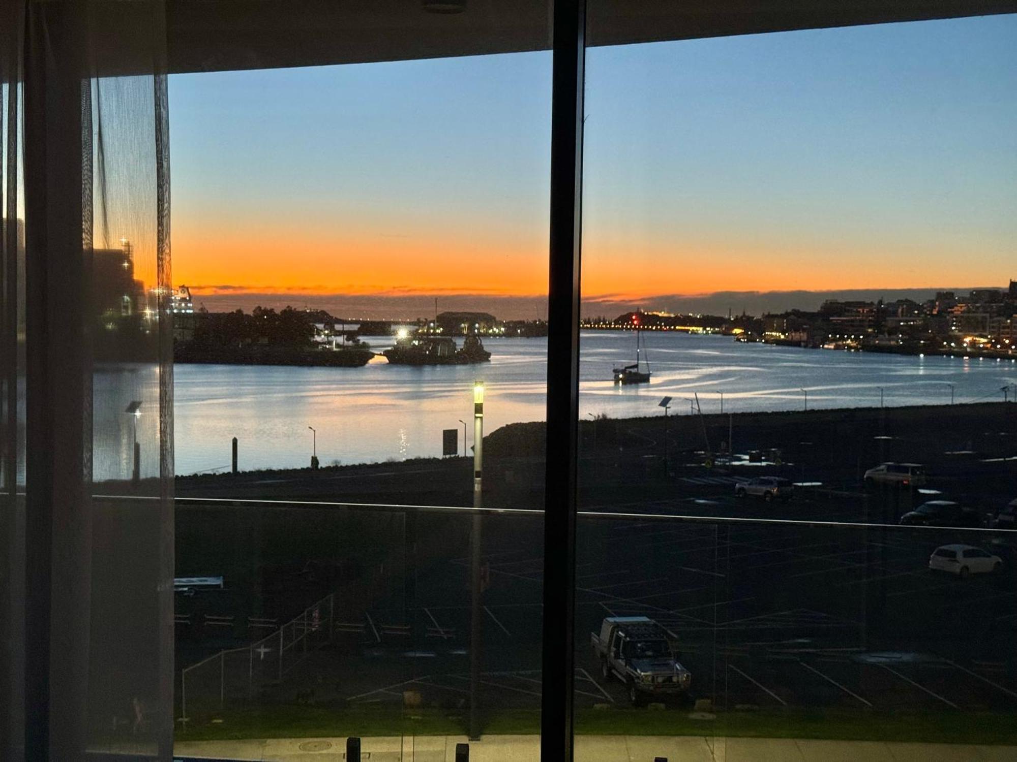 Harbour Towers, Newcastle's Elite Stays, Free Parking & Tram Access Apartment *